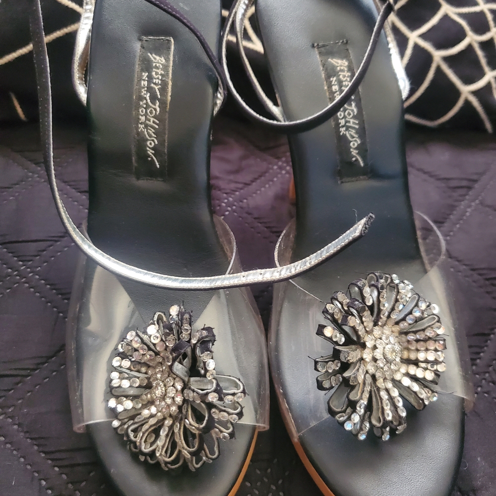 BETSEY JOHNSON VTG WOODEN PLATFORM POLLY HEELS